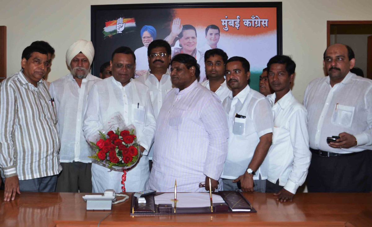 AICC SECRETARY AVINASH PANDEY CONGRATULATED NEWLY MRCC PRESIDENT JANARDAN CHANDURKAR AT RAJIV GANDHI BHAVAN.