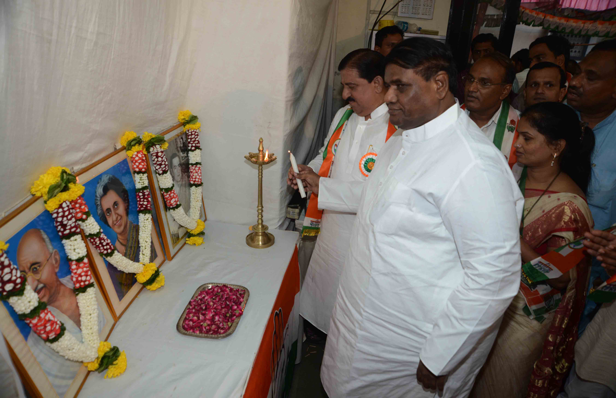 MUMBAI CONGRESS PRESIDENT PROF.JANARDAN CHANDURKAR, MLA MADHU CHAVAN & MINISTER VARSHATAI GAIKWAD IN "KARYKARTA SHIBIR" AT KHILAFAT HOUSE BYCULLA.