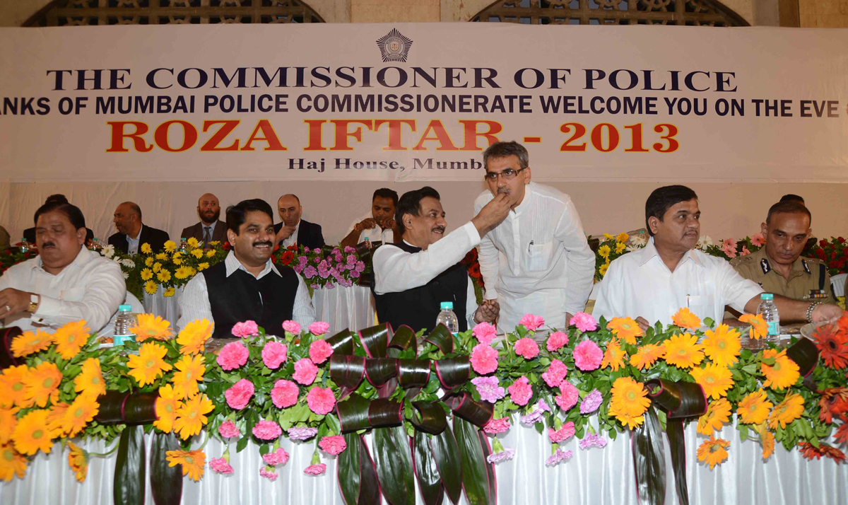 MUMBAI POLICE COMMISSIONER RAMZAN ROZA-E-IFTAR PARTY AT HAJ HOUSE CST .