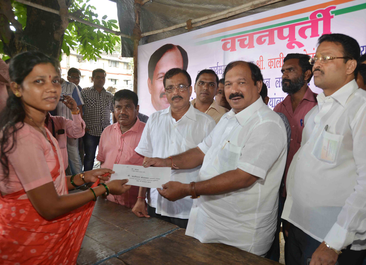 MLA KALIDAS KOLAMBKAR AT NAIGAON OFFICE.