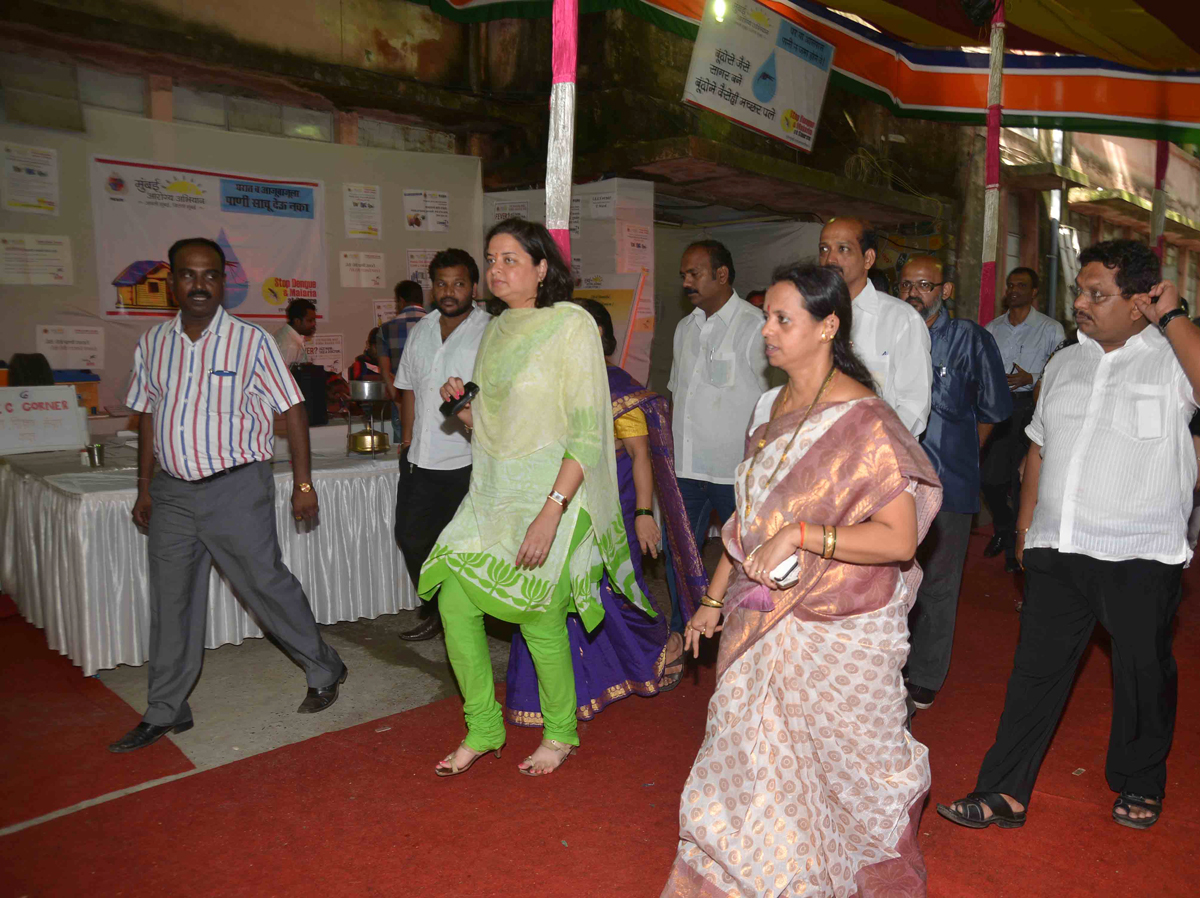 MNS BYCULLA ASSEMBLY WARD NO 202 MUNICIPAL CORPORATOR SMT.SAMITA SANJAY NAIK ORGANISED MEDICAL CAMP GHODAPDEV.