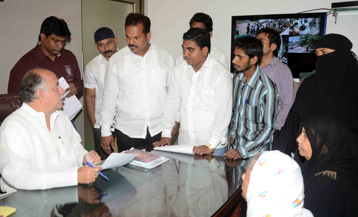 AICC.GEN.SEC.& MP.GURUDAS KAMAT JANTA DARBAR AT D.N.NAGAR ANDHERI.