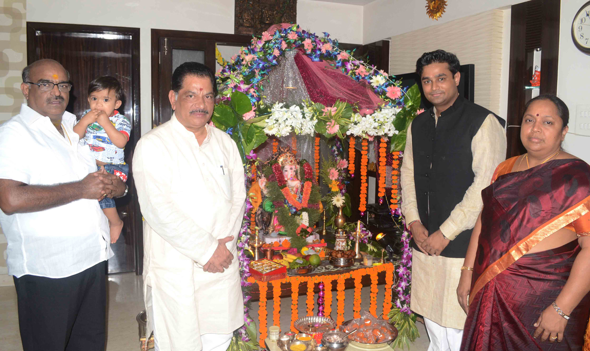 GANPATI POOJA MUMBAI YOUTH CONGRESS GANESH YADAV ON OCCASION MINISTER SURESH SHETTY AT MATUNGA.