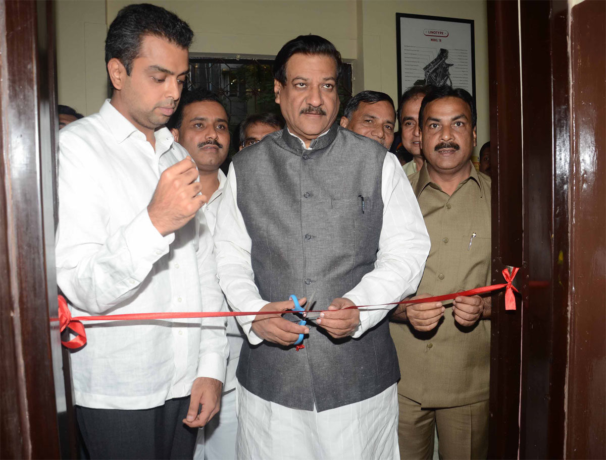 CHIEF MINISTER PRITHVIRAJ CHAVAN & UNION STATE MINISTER MILIND DEORA FOR INAUGURATED POLYTECNICAL COLLEGE FOR MINORITIES AT AT SIR J.J.SCHOOL OF ART CST.