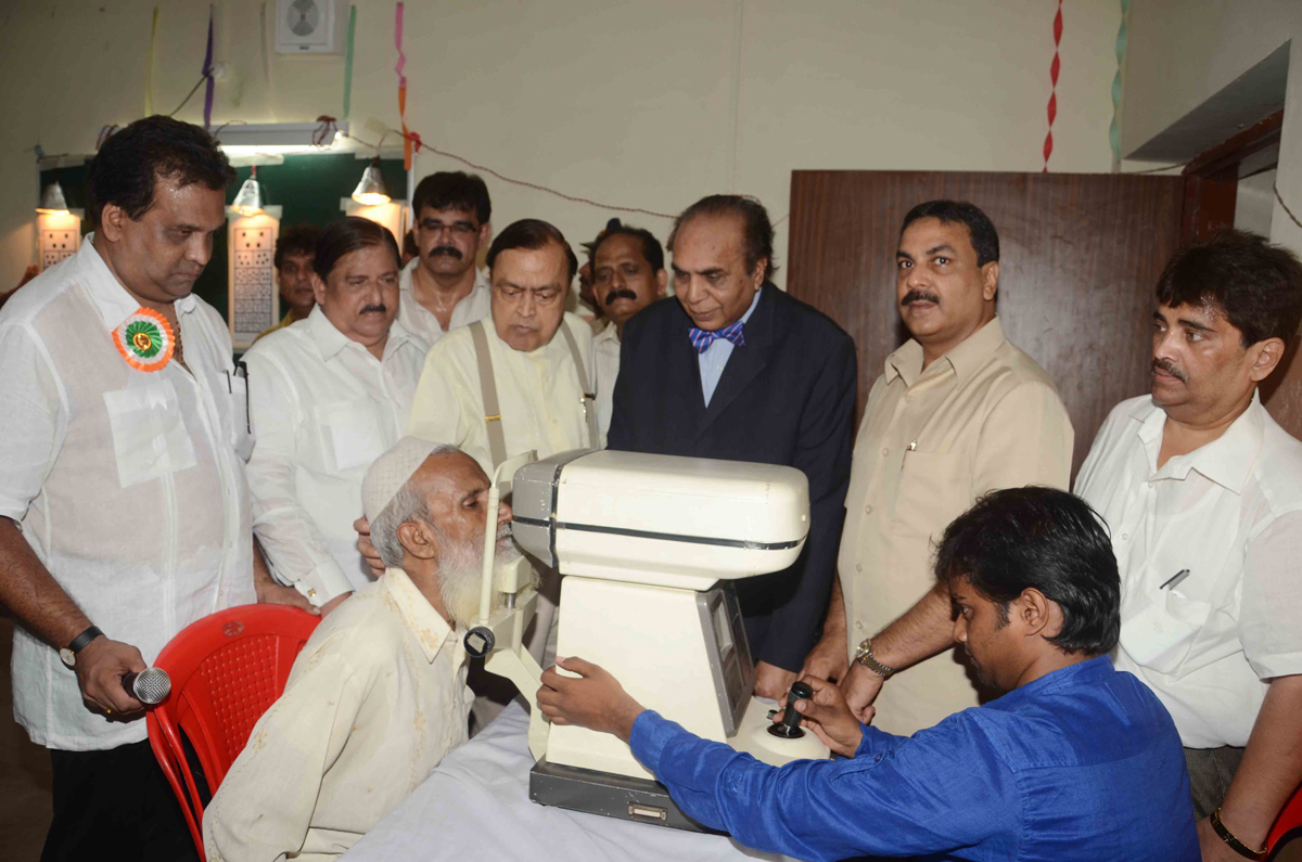 UNION MINISTER OF STATE & M.P.MILIND DEORA & KARM ORGANISED 81ST FREE EYE CHECK-UP CAMP AT UMER RAJAB MUNICIPAL SCHOOL MADAN PURA.