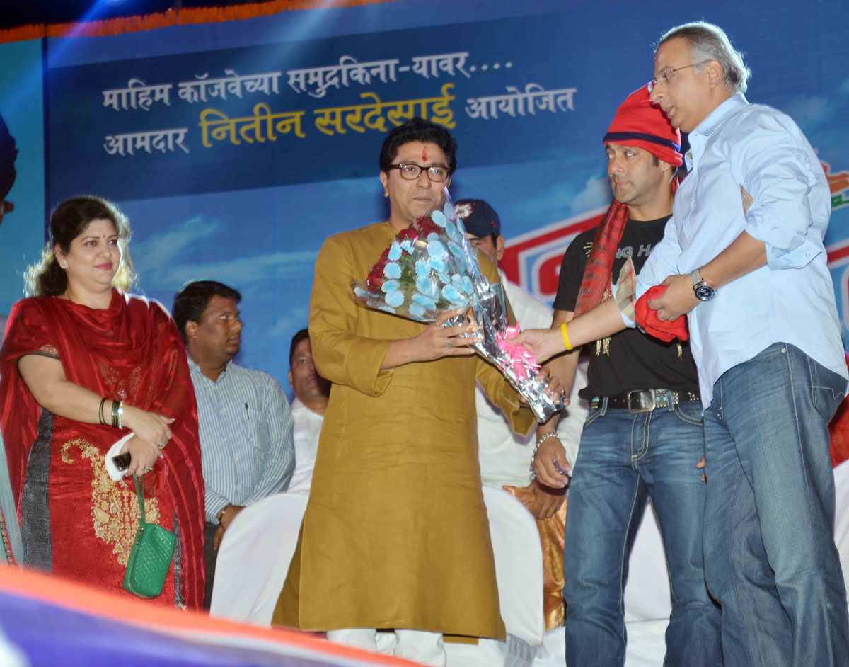 MNS CHIEF RAJ THAKAREY & SALMAN KHAN DURING MNS KOLI MOHSTAV AT MAHIM.