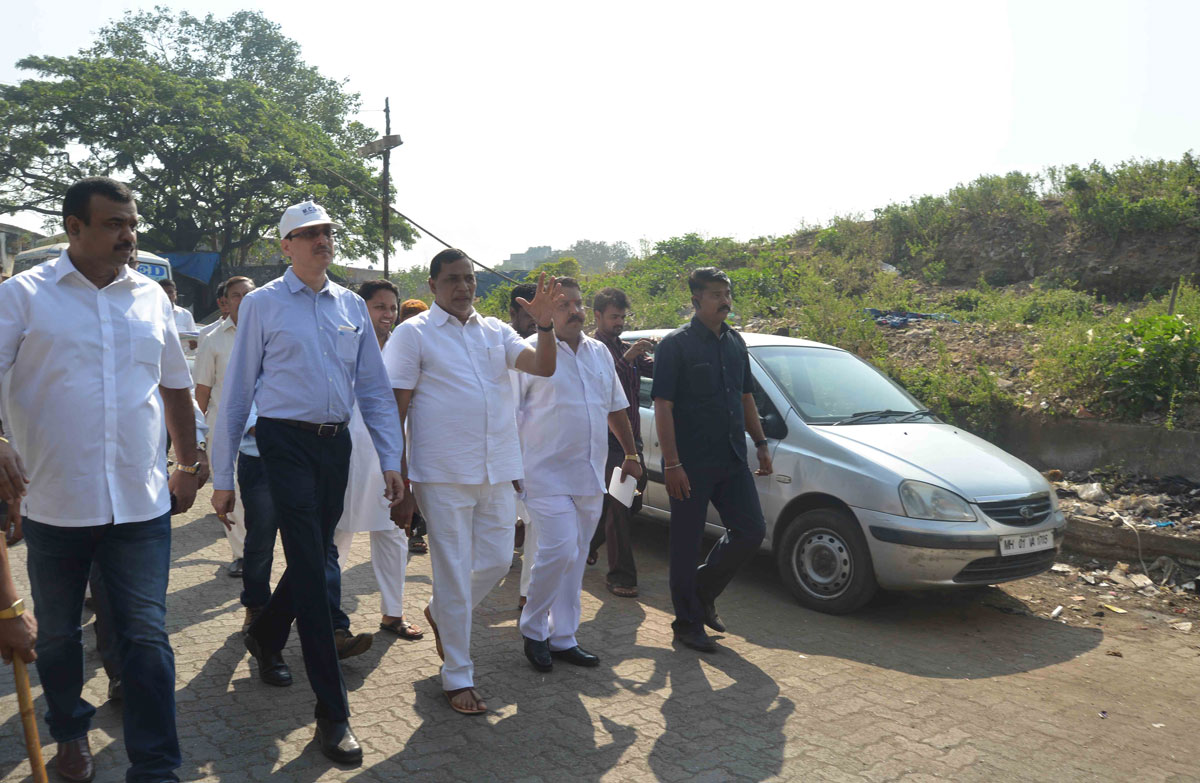 EX.MUMBAI CONGRESS PRESIDENT & MLA KRIPASHANKAR SINGH VISIT WITH BMC COMM.SITARAM KUNTE AT KURLA KALINA CONSTITUENCY.