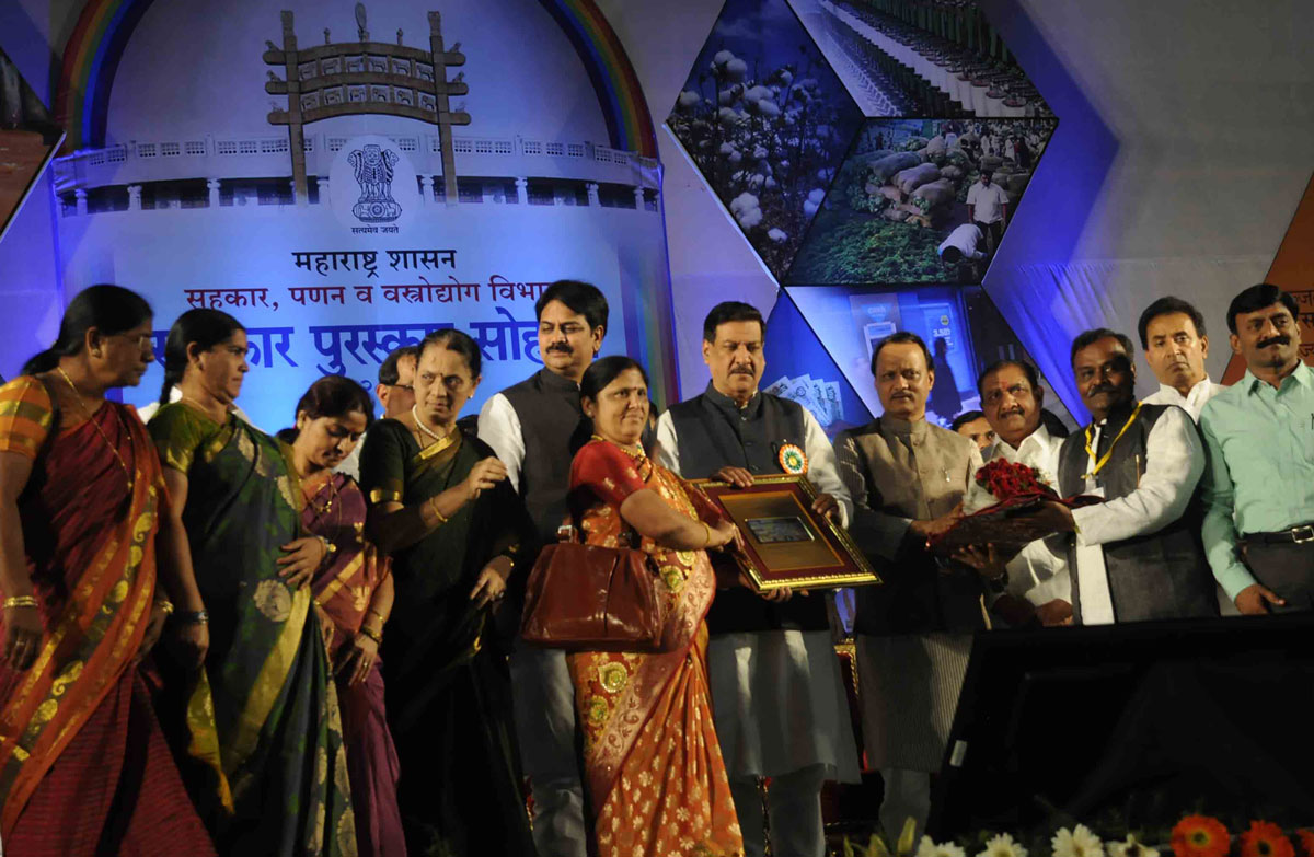Chief Minister Prithviraj Chavan & Dy.Chief Minister Ajit Pawar During Co-operative Awards Function at Nagpur.