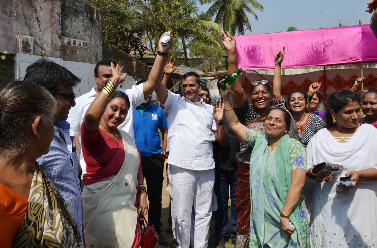 MLA & Ex.MRCC President Kripashankar Singh At Kalina Market.