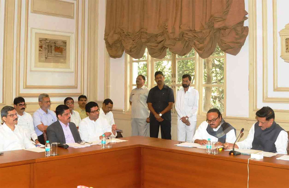 MNS Chief Raj Thakarey Meets Chief Minister Prithviraj Chavan at Sahyadri Guest House on TOLL issue.