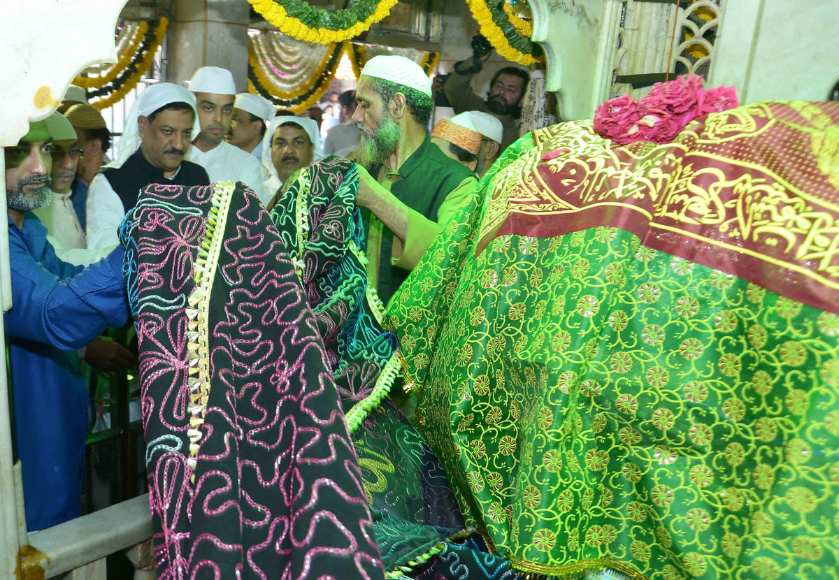 Chief Minister Prithviraj Chavan & Union Minister Of State Milind Deora to Seek Blessings from Hajrat Abdul Rehman Shah Baba (R.A.) Dargah at Dongri.