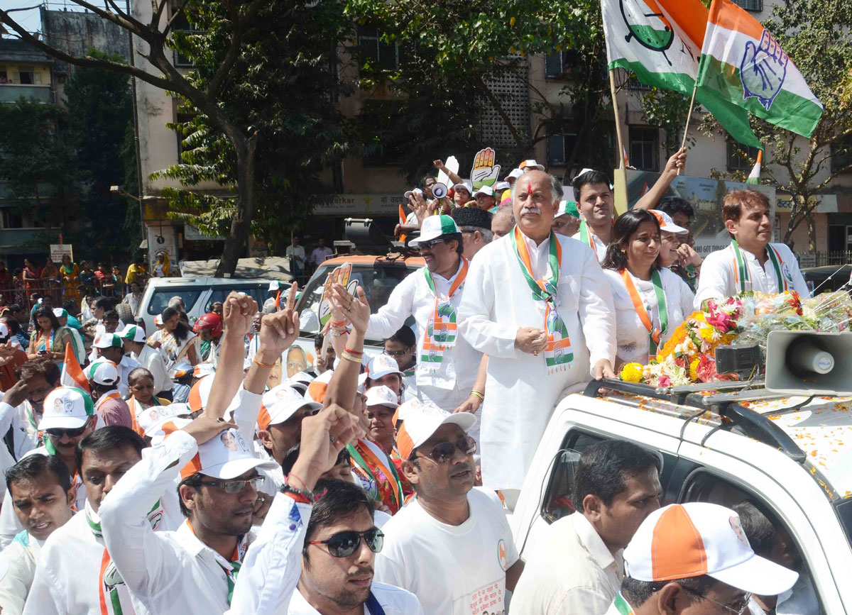 AICC Gen. Secretary & MP. Gurudas Kamat Campaigning Rally for MP Election at Goregaon.