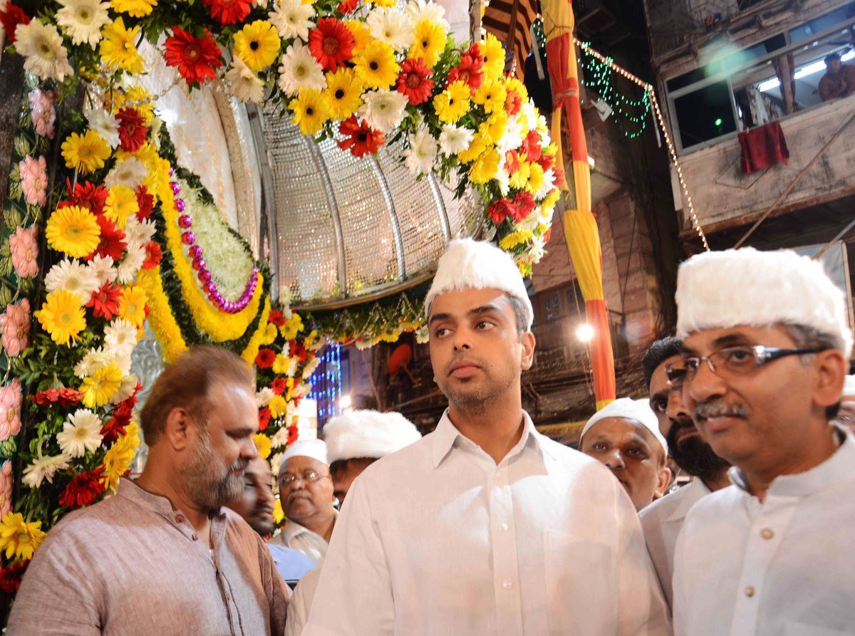 Union Minister Of State Milind Deora To Seek Blessings From Hajrat Abdul Rehman Shah Baba (R.A.) Dargah URS at Dongri.