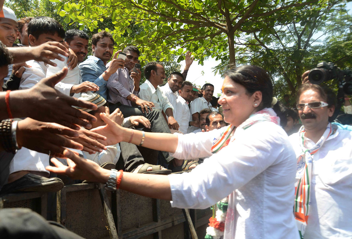 Congress/NCP/PRP (Kawade)/ Republican Party of India (Democratic) Alliance MP.Candidate Priya Dutt Filed her Nomination Form at Bandra Dist.Administrative Collector Office.