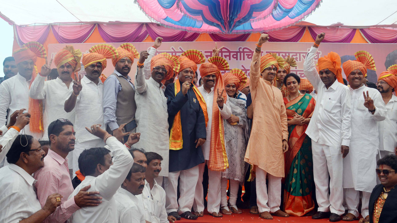 Shiv Sena Chief Udhav Thakare with Newly Elected Shiv Sena MP"s for Blessing of Ekveera Devi at Lonavala.