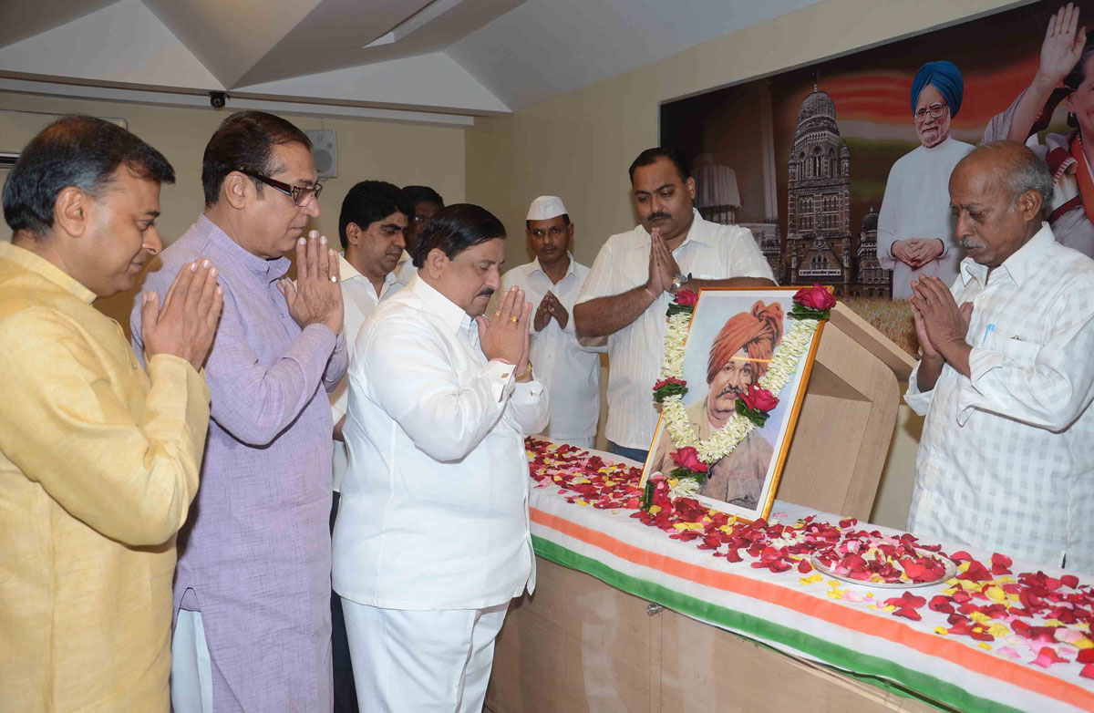 Mumbai Congress Tribute to Chatrapati Shahu Maharaj at Rajiv Gandhi Bhavan Azad Maidan.