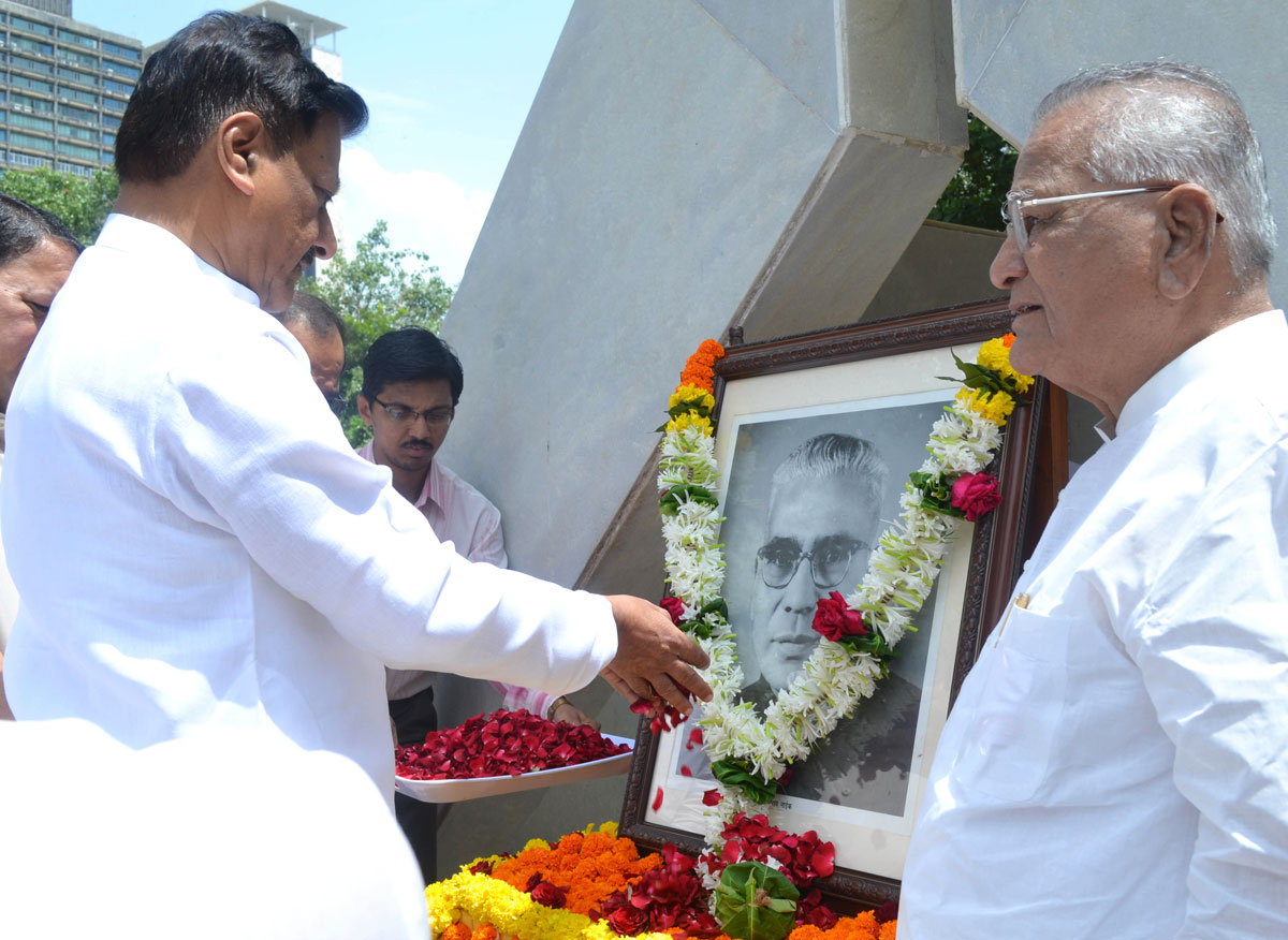 Tribute to Ex.Chief Minister Late Vasantrao Naik on his Birth Anniversary at Vidhan Bhavan.