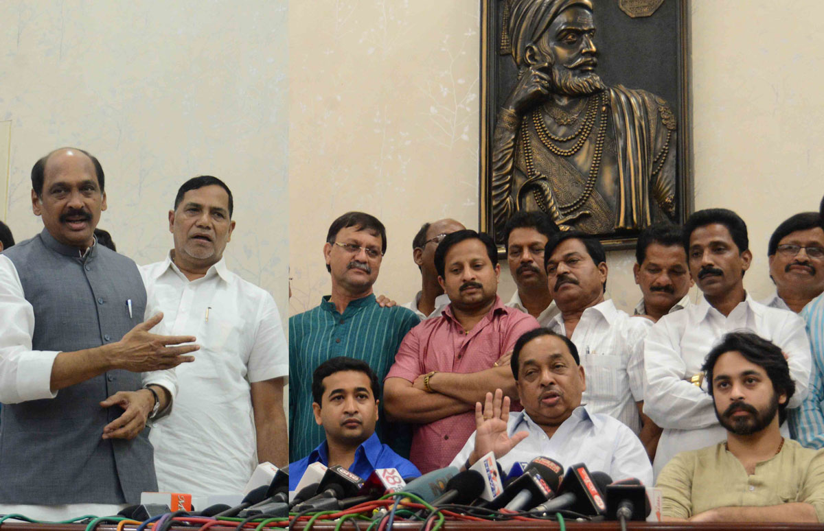 Congress Leader & Minister Narayanrao Rane Press Conference at Nyaneshwari Bunglow Malbar Hill.