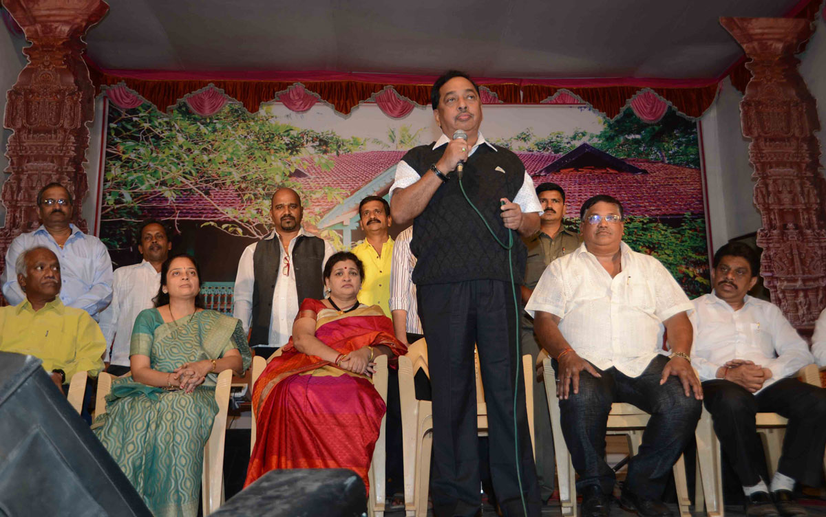 Congress Leader & Ex.Chief Minister Narayanrao Rane Visit BEST Nagar Goregaon to Inaugurate Malvani Jatra Festival.