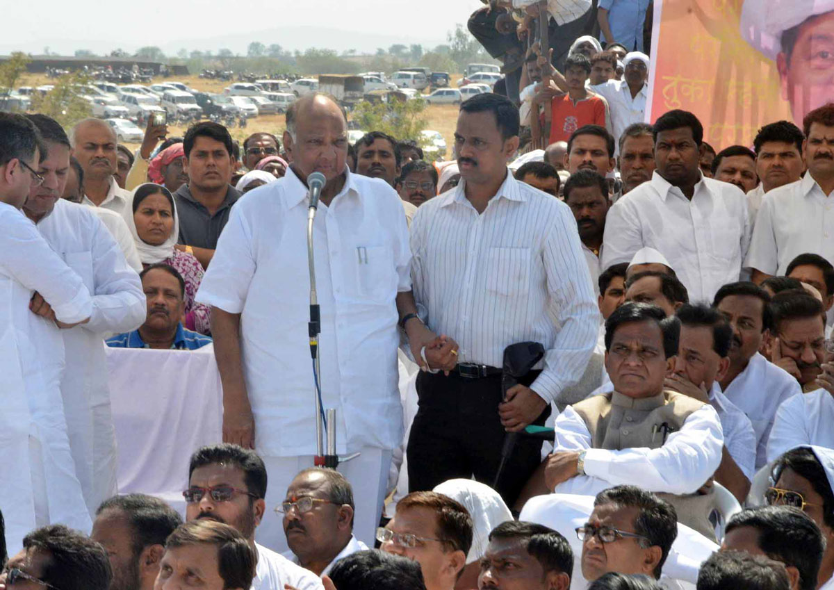 Funeral of Great Grass Root Leader Hon'ble R.R.Patil at Sangli Tasgaon Anjani.