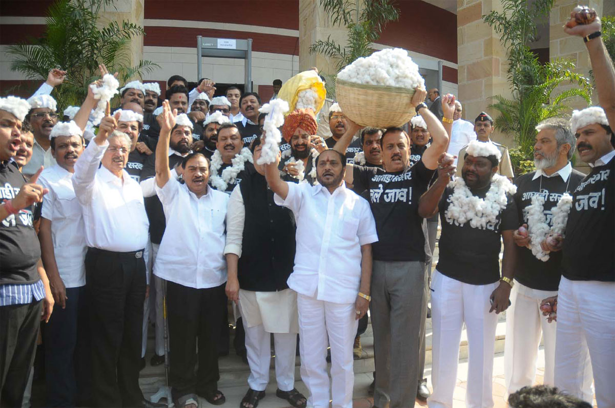 BJP SHIV SENA MLA DEMONSTRATION FOR VARIES ISSUE AT NAGPUR VIDHAN BHAVAN.