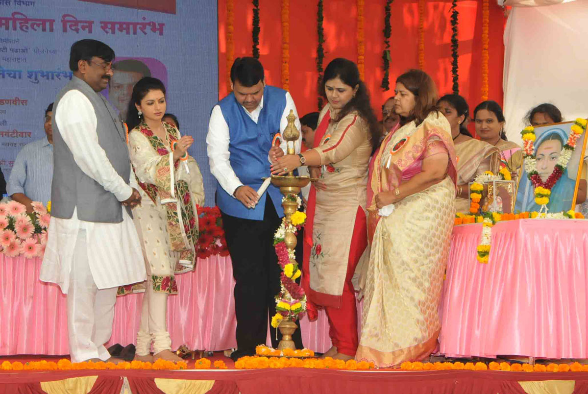 Chief Minister Devendra Fadnavis & Minister's Sudhir Mungantiwar,Smt.Pankaja Munde-Palve Launched " Bhagyashree" on Women Day.