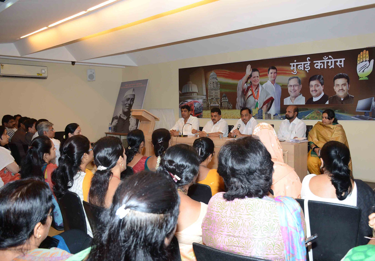 Ex.Chief Minister Narayanrao Rane & MRCC President Sanjay Nirupam During Meeting at Rajiv Gandhi Bhavan Azad Maidan.