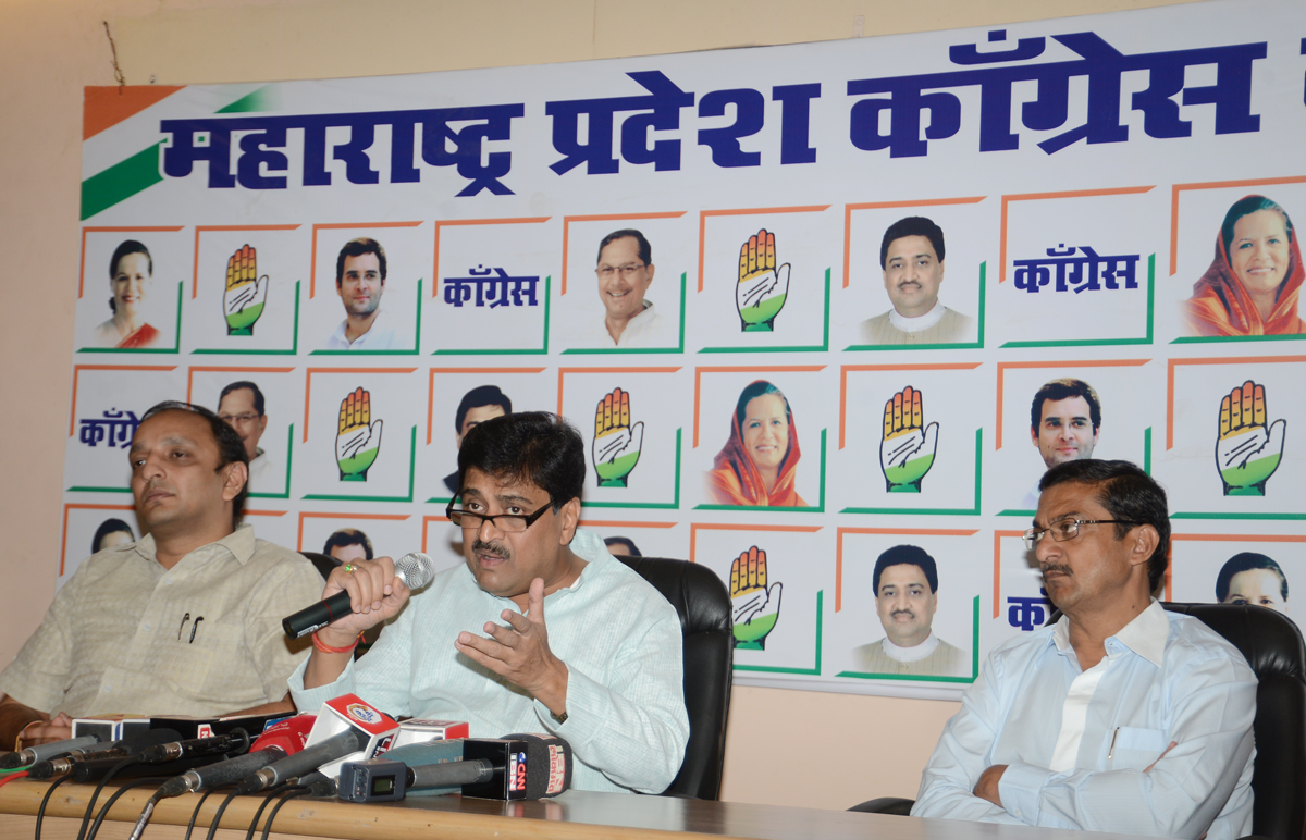 MPCC President & MP. Ashokrao Chavan Press Conference at Gandhi Bhavan.