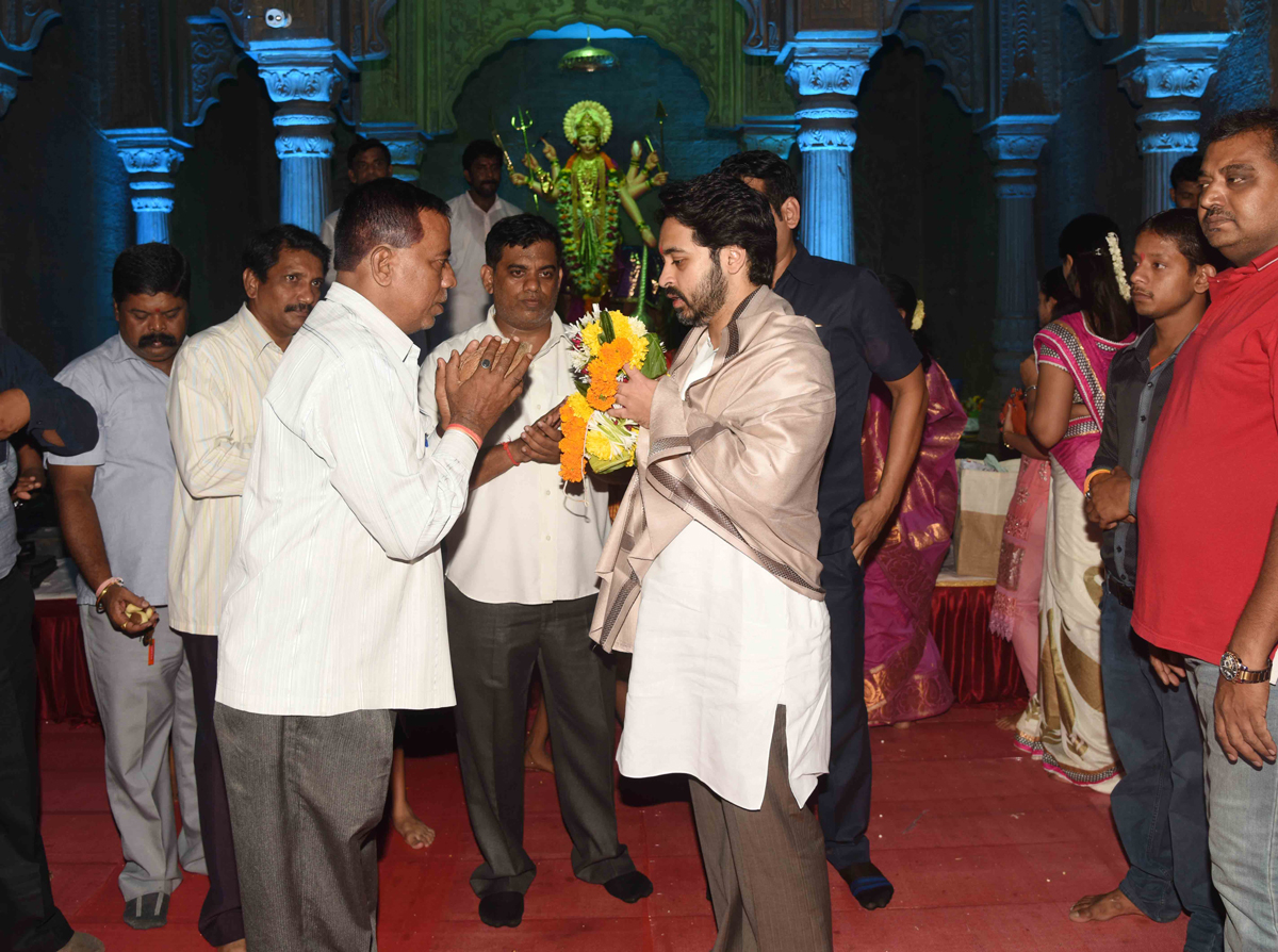 Ex.MP Dr.Nilesh Narayanrao Rane Ambe Mata Darshan..