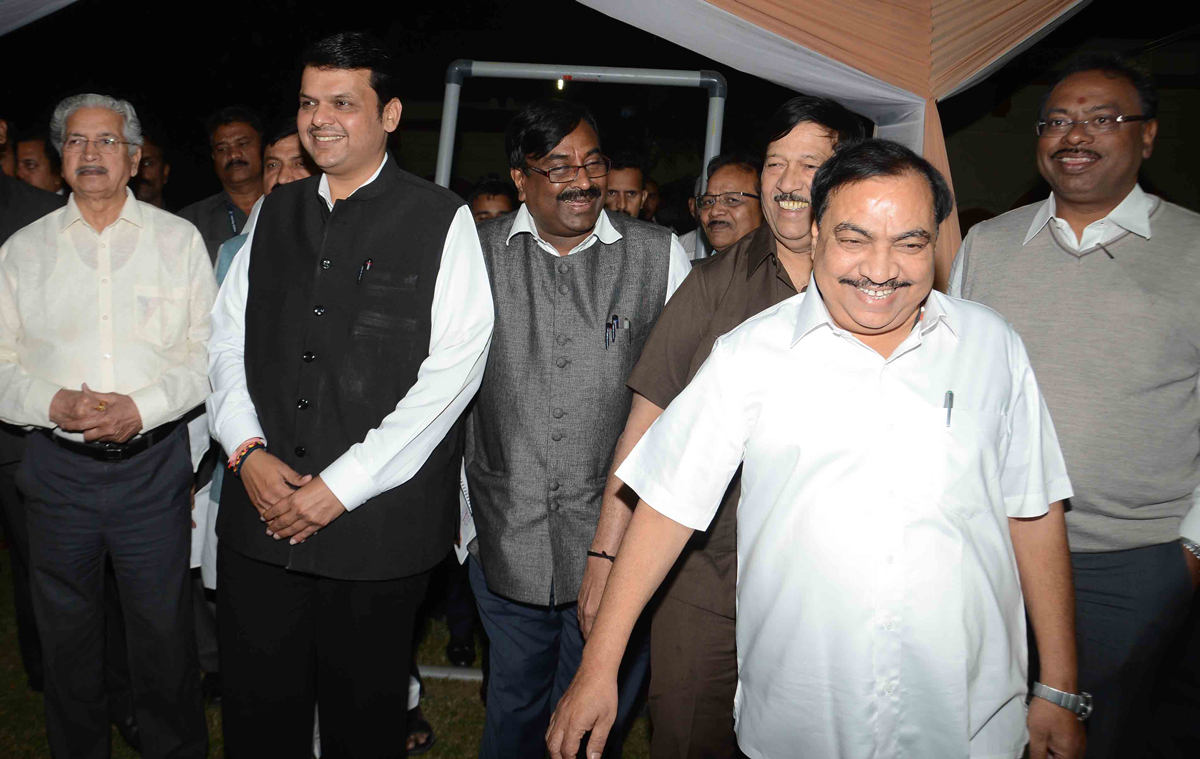 Chief Minister Devendra Fadvanis Tea Party & Press Conference Before Assembly Winter Session Ramgiri Bungalow Nagpur.