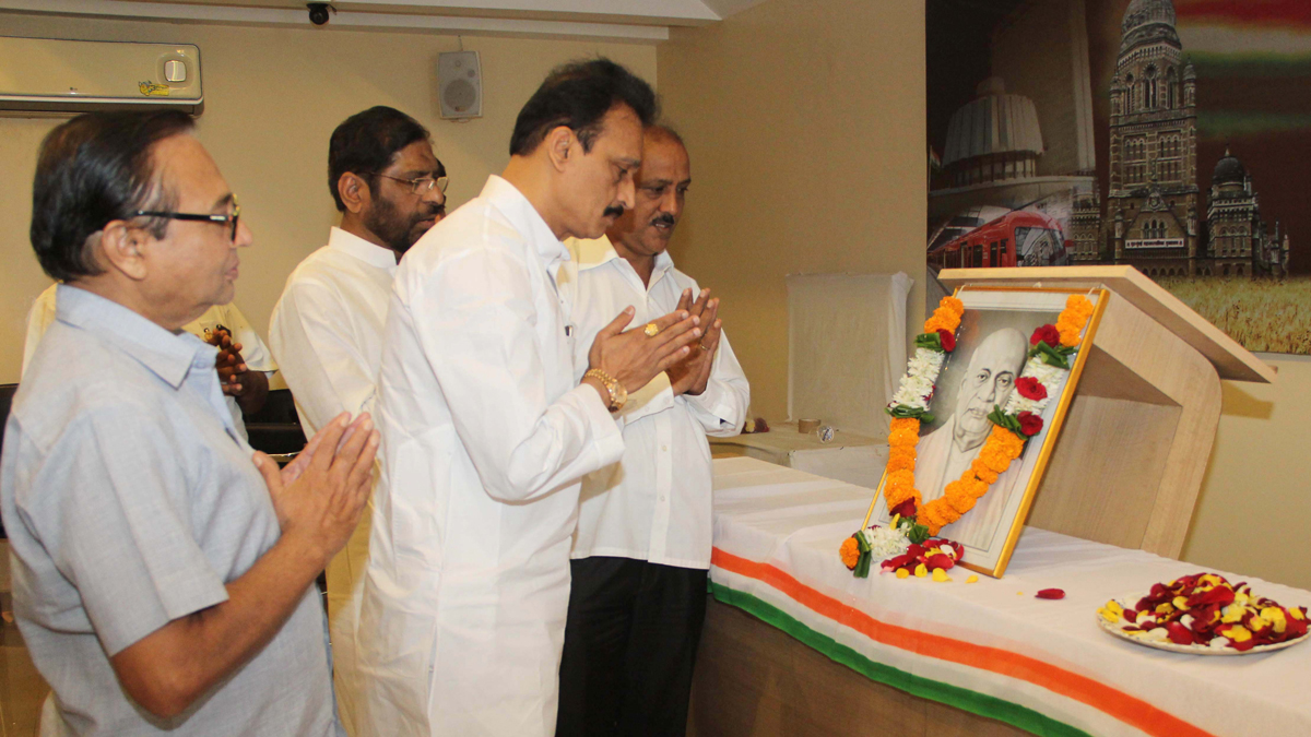Mumbai Congress Committee Pays Tribute to Sardar Vallabhbhai Patel on his Death Anniversary.
