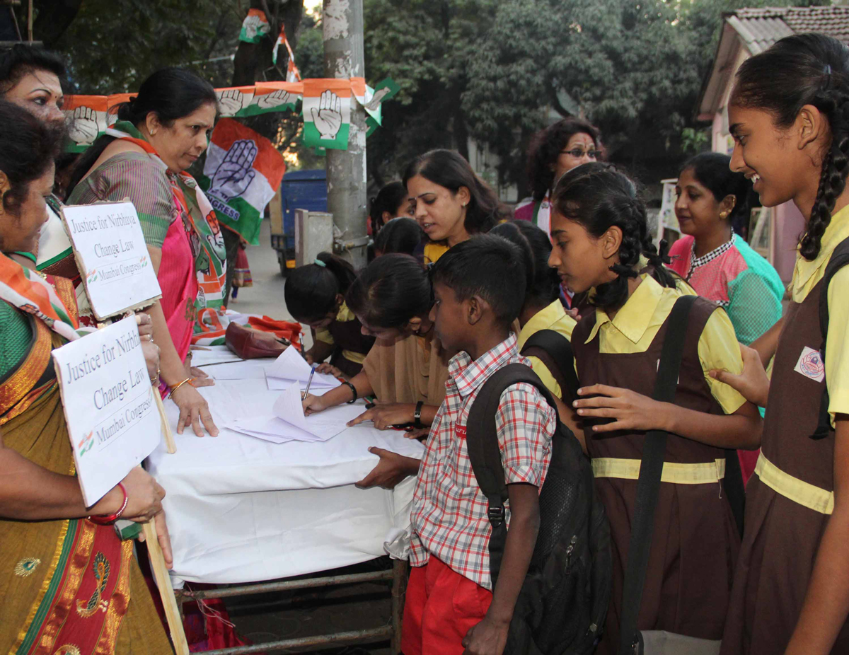 Justice to Nirbhaya Changes In Law Support Signature Campaign by Mumbai Congress at Ghatkopar.