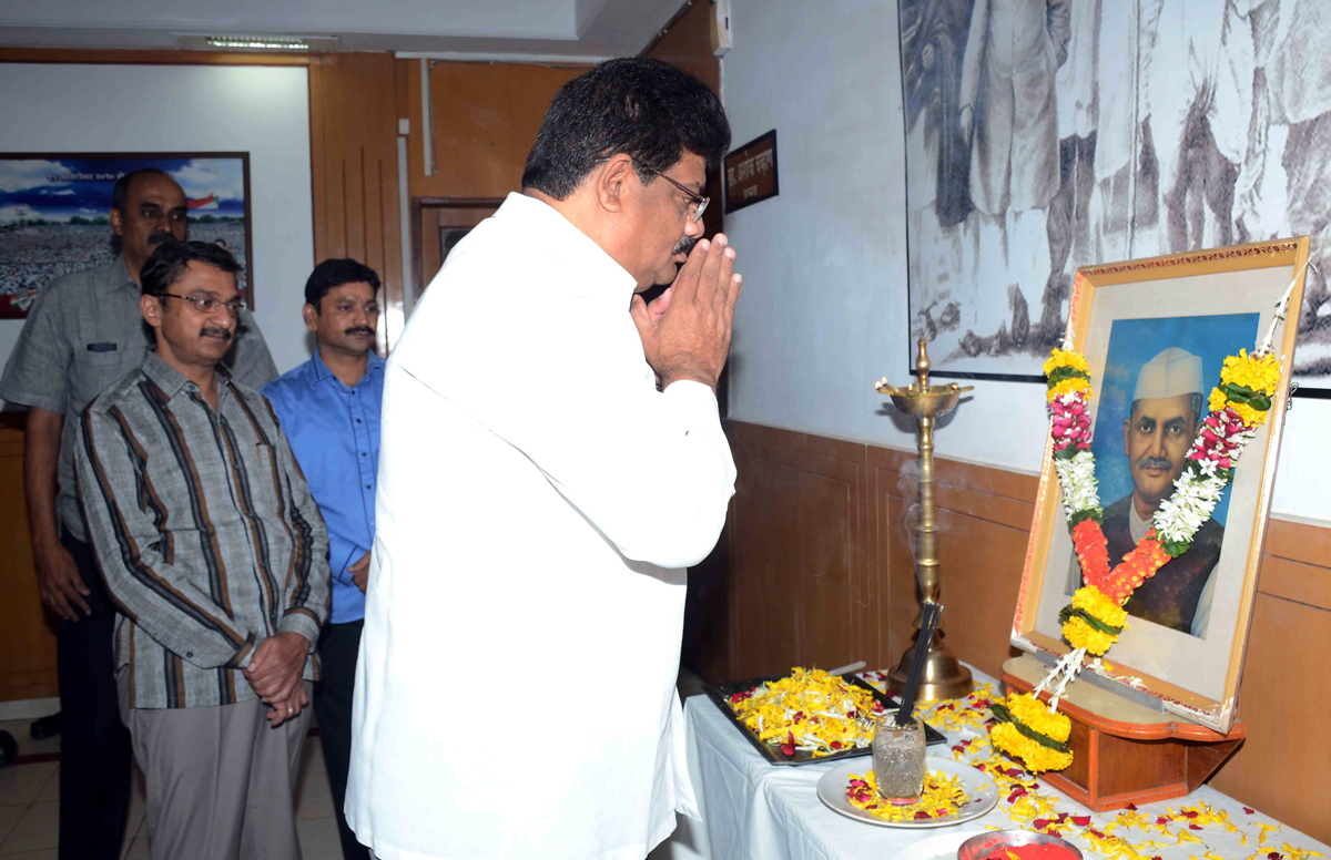 MPCC Paying Tribute to Former PM.Lal Bahadur Shastriji on his Death Anniversary.