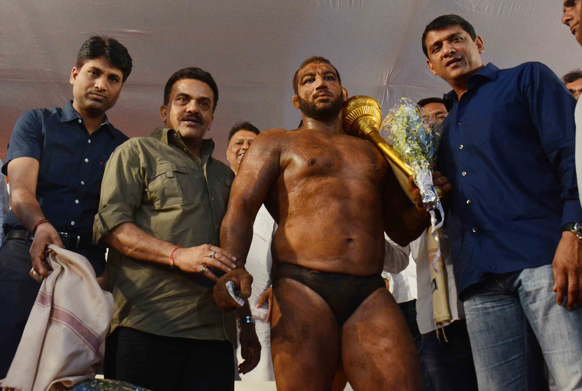 Mumbai Congress Organised Wrestling ( Kusti) Competition at Veera Desai Rd. Yadav Nagar Ground Opp Country Club Andheri (w).