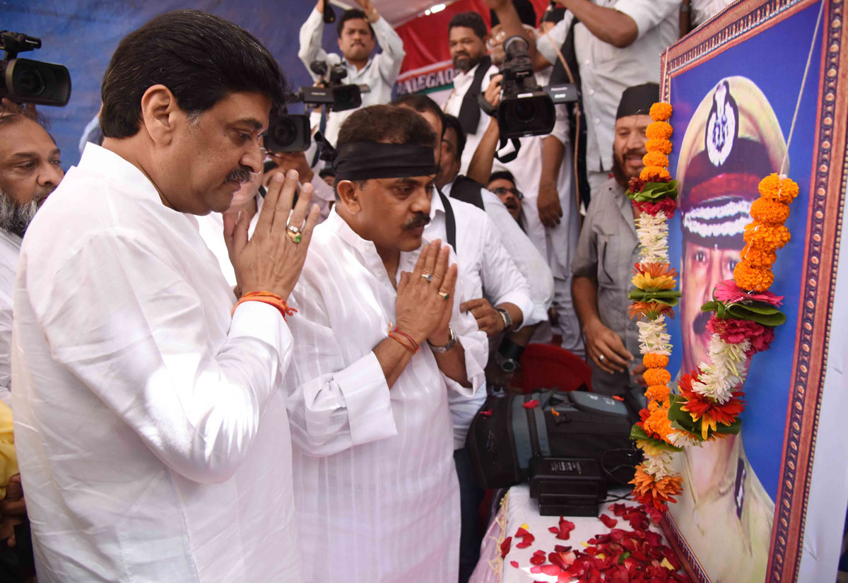 Congress Party Leaders with Malegaon Bomb Blast victims Families Protest Agitation at Azad Maidan.