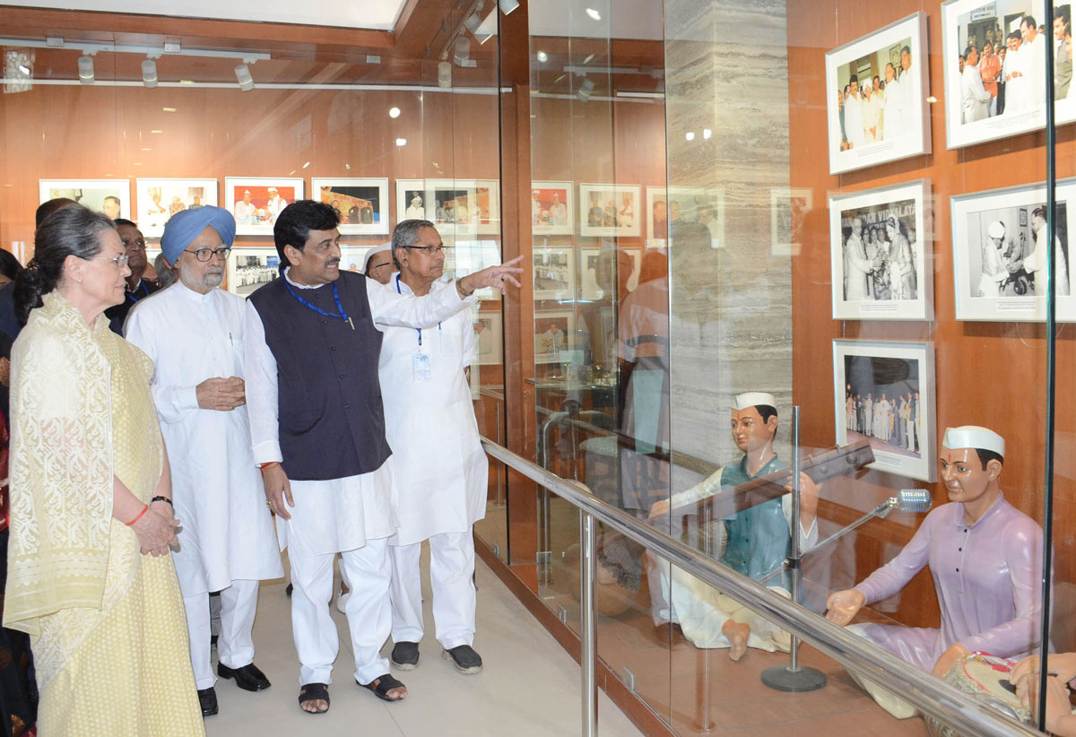 Congress President Sonia Gandhi & Former PM Manmohan Singh at Nanded.