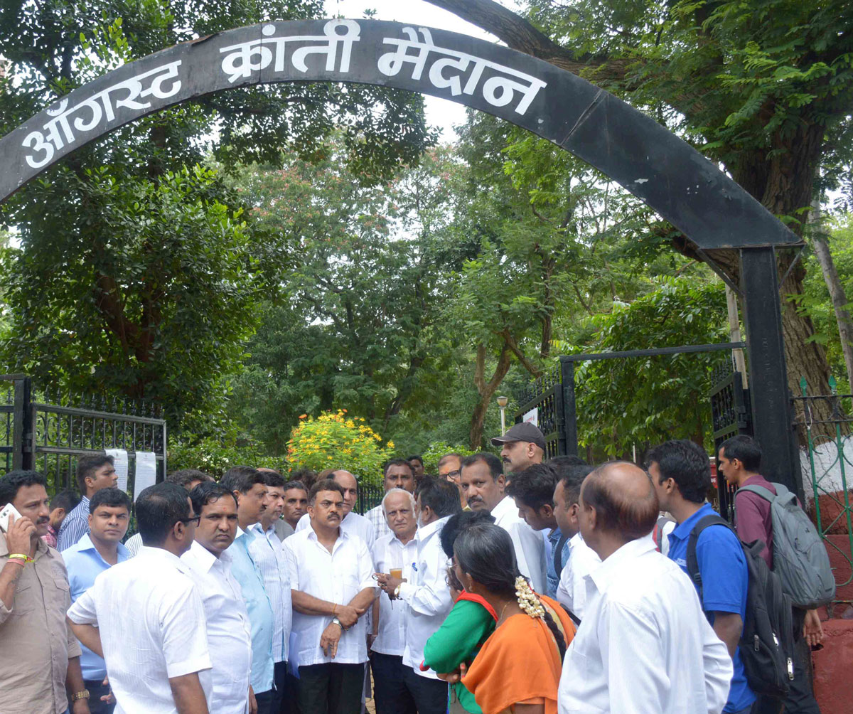 MRCC President Sanjay Nirupam visit August Kranti Maidan Gowalia Tank Day before August Kranti Din.