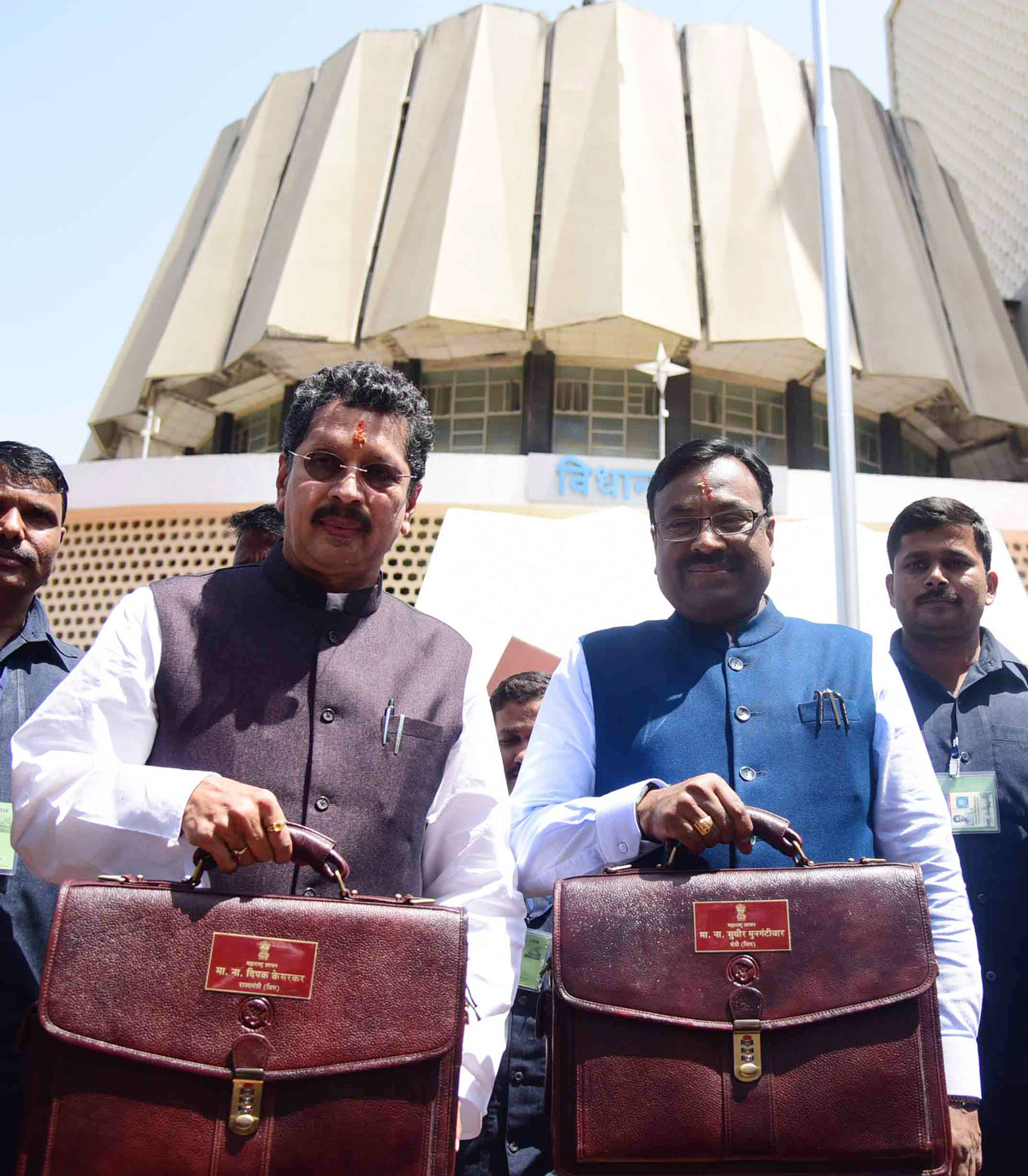 #Budget Session: Ruling Party & Opposition Party Leaders on Budget Day at Vidhan Bhavan Mumbai.