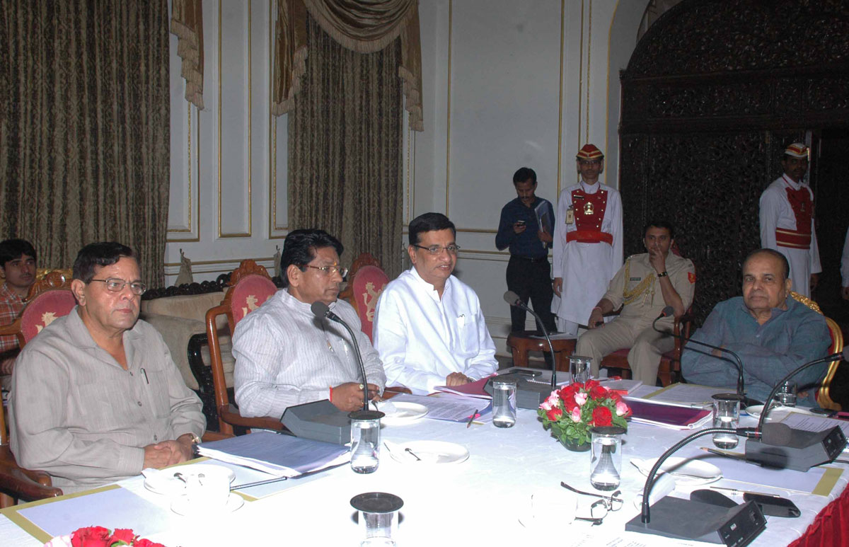 Maharashtra Governo K Sankaranarayananr Reviews Tribal Welfare Programmes In Maha; Calls For Close Moniotoring Of Schemes.