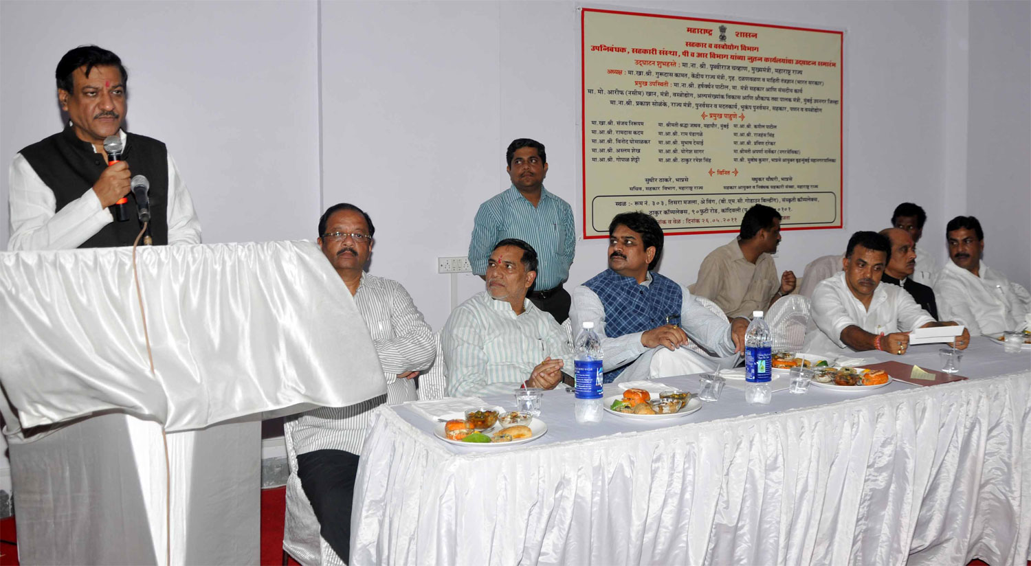 CHIEF MINISTER PRITHVIRAJ CHAVAN, MPCC PRESIDENT MANIKRAO THAKRE, MRCC PRESIDENT KRIPASHANKAR SINGH AT KANDIVLI.