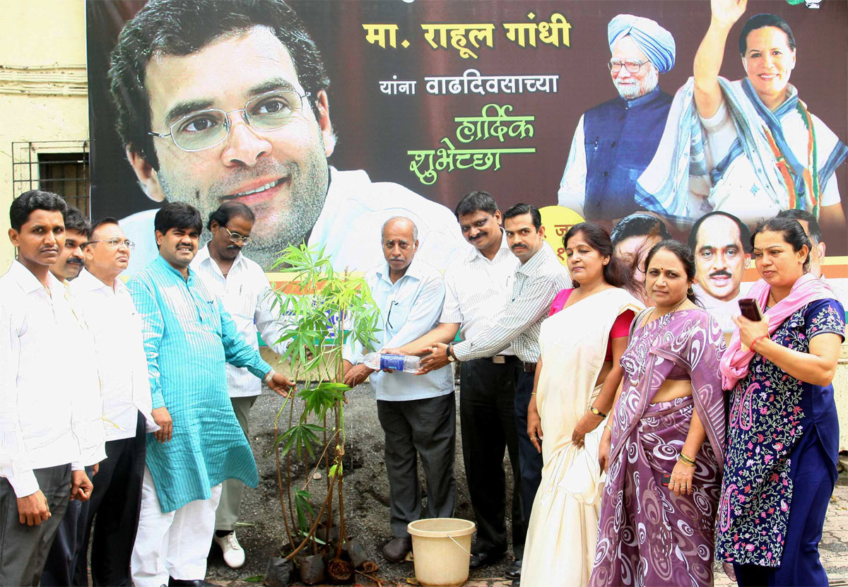MUMBAI CONGRESS  CELEBRATION AICC GEN. SECRETARY M.P.RAHUL GANDHI BIRTHDAY AT RAJIV GANDHI BHAVAN CST.