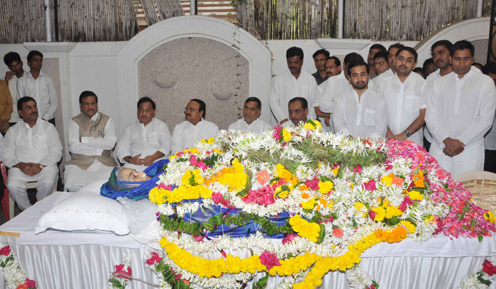 MINISTER NARAYAN RANE MOTHER SMT.LAXMIBAI TATU RANE FUNERAL IN MUMBAI.