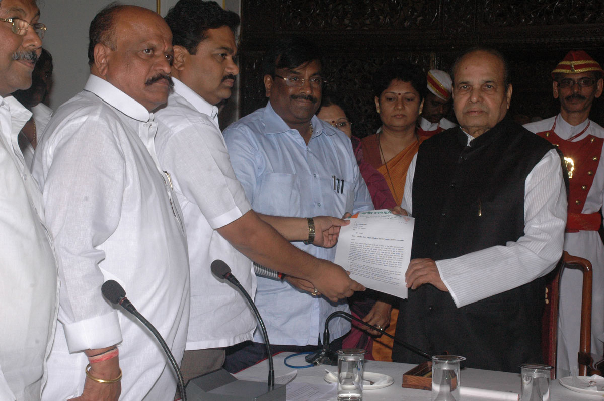BJP PROTEST AGINST UPA & STATE GOVERNMENT AT BJP HEAD OFFICE NARIMAN POINT.