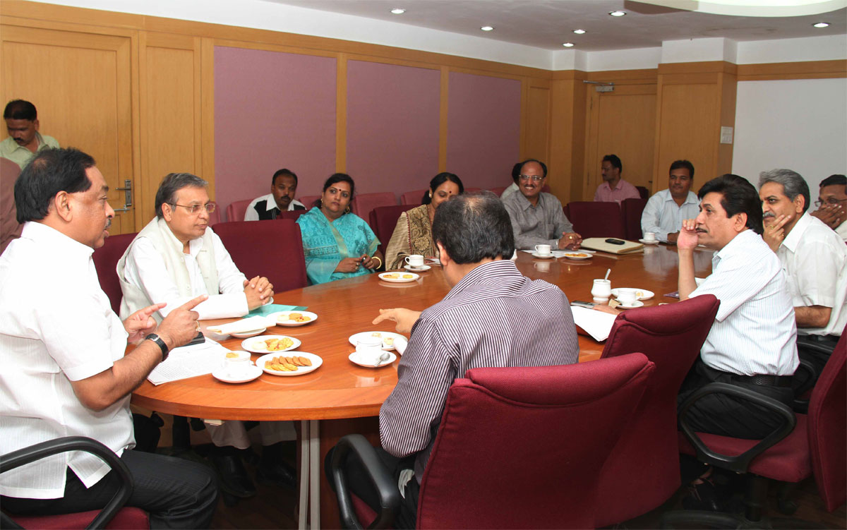 MINISTER NARAYANRAO RANE & MINISTER RAJENDRA DARDA AT MANTRALAYA.