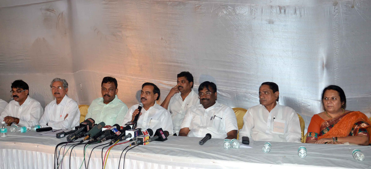 OPPOSITION LEADER EKNATH KHADSE WITH SHIV SENA & MNS LEADER'S PRESS CONFERENCE AT B4 BUNGLOW OPPOSITE MANTRALYA.