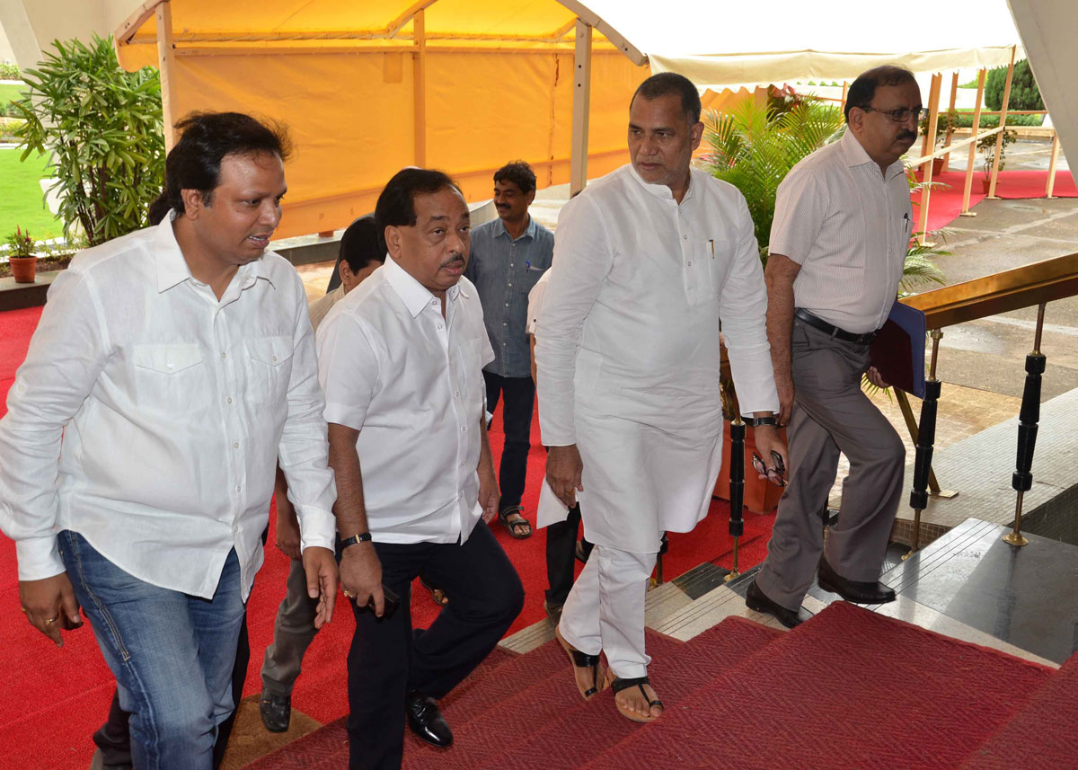 MINISTER NARAYAN RANE,MLA KRIPASHANKAR SINGH & BJP LEADER ADV.ASHISH SHELAR AT VIDHAN BHAVAN.