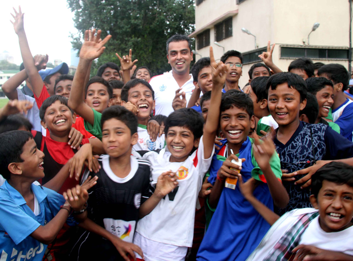 UNION MINISTER OF STATE MILIND DEORA IN TECHNOLOGY INVITES YOU TO KICKOFF OF THE SOUTH MUMBAI JUNIOR SOCCER CHAMIPONSHIP SEASON-2012 AT MAHALAXMI RAILWAY GROUND.