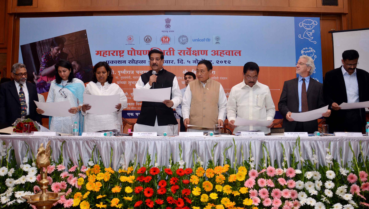 CHIEF MINISTER PRITHVIRAJ CHAVAN INAUGURATION BOOK OF MAHARASHTRA POSHANSTHITHI SARVESHAN AHAWAL & RAJMATA JIJAU AROYGA POSHAN ABHIYAN AT SAHYADRI GUEST HOUSE.