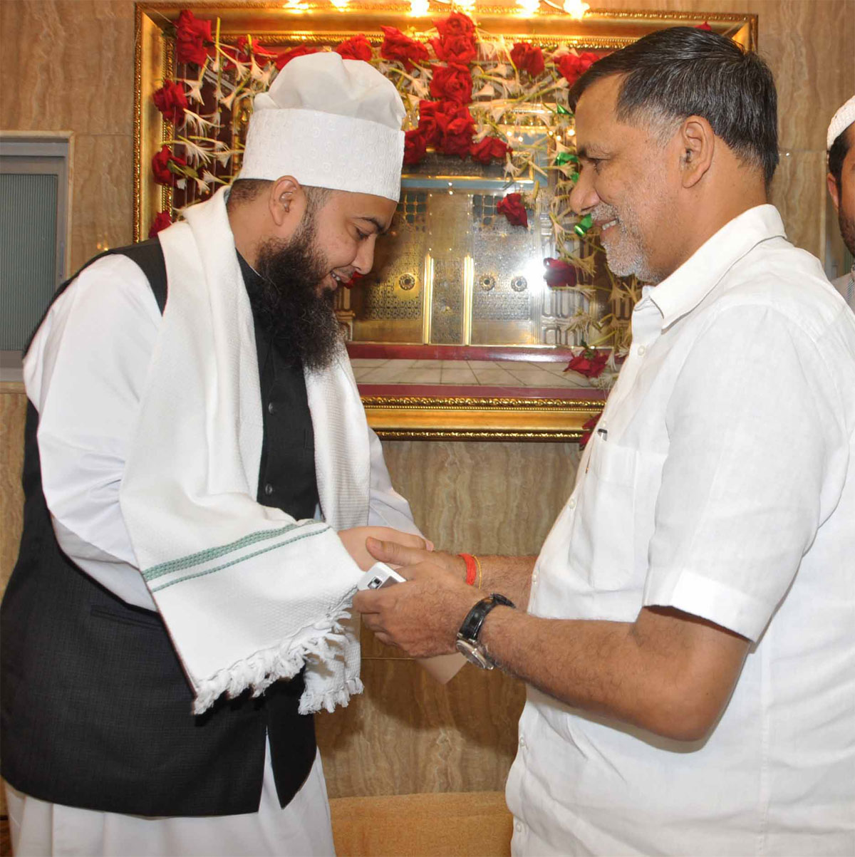 SHAHIDAYE RAHE MADINA HAJRAT ANWAR ASHRAF URF MUSHNNA MIYA 8th URSHA ON OCCASION MRCC PRESIDENT KRIPASHANKAR SINGH AT M.S.ALI ROAD DOTANKI.