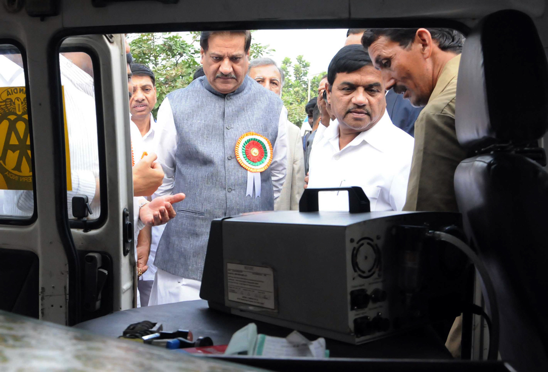 CHIEF MINISTER PRITHVIRAJ CHAVAN,DY.CHIEF MINISTER AJITDADA  PAWAR  IN ROAD SAFETY PROGRAM AT ISLAM GYMKHANA.
